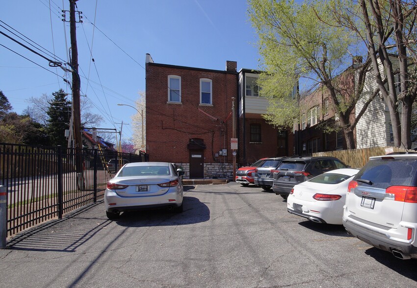 More Photos Of 1368 McCausland Ave, Saint Louis Office For Sale