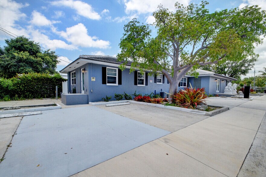 More Photos Of 830 N Federal Hwy, Lake Worth Office For Lease