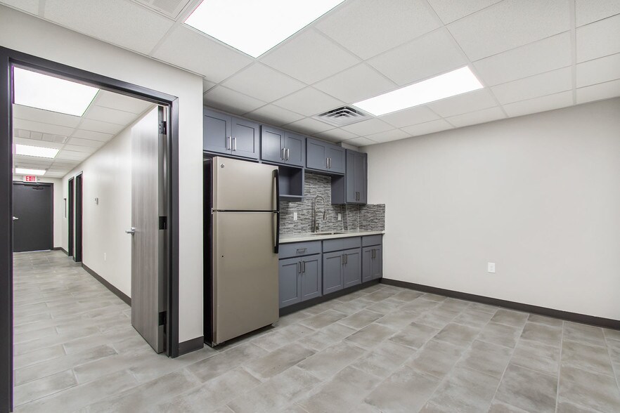 More Photos Of 4018 Ocee St, Houston Manufacturing For Lease