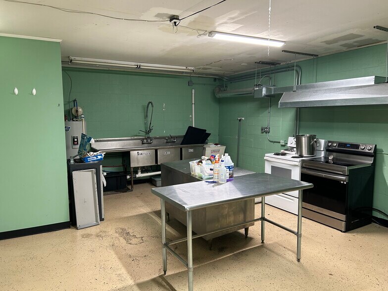 Primary Photo Of 134 Baltimore St, Hanover Flex For Lease