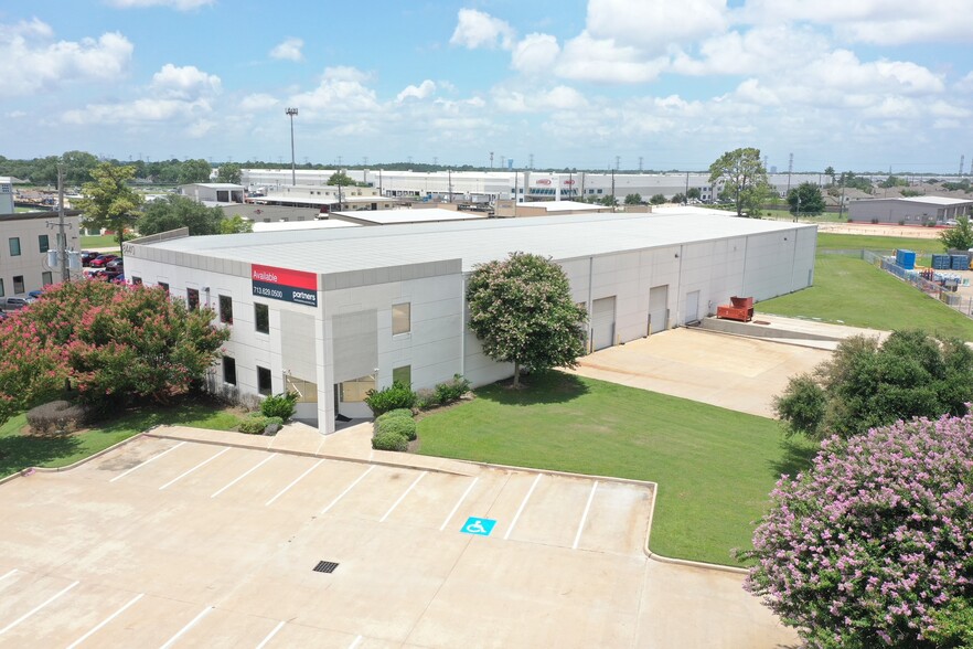 Primary Photo Of 8440 N Sam Houston Pky W, Houston Warehouse For Lease