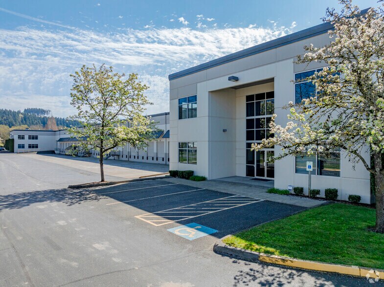 More Photos Of 15022 Puyallup St E, Sumner Distribution For Lease