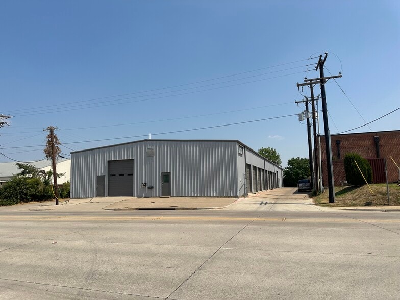Primary Photo Of 120 N Dooley St, Grapevine Warehouse For Lease