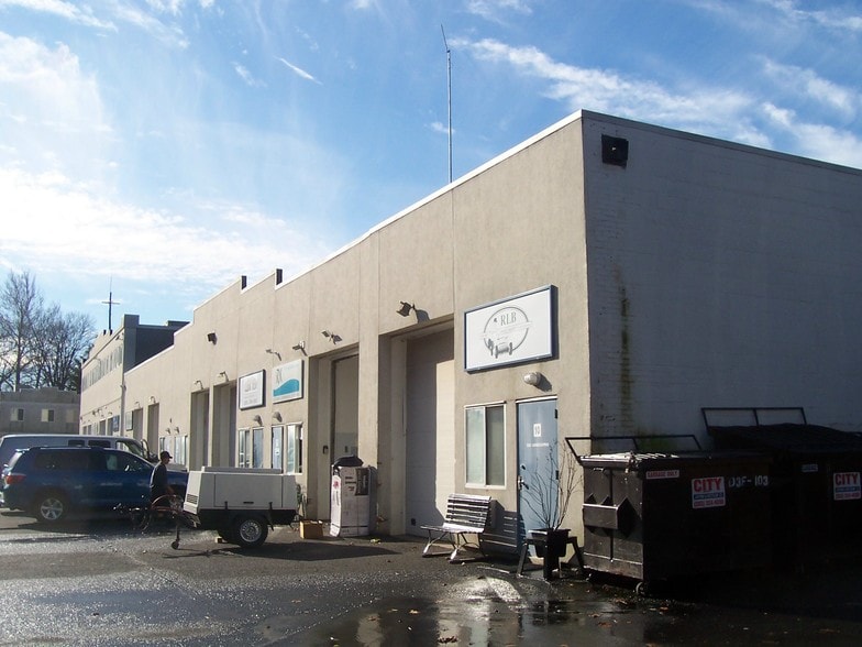 More Photos Of 130 Lenox Ave, Stamford Warehouse For Sale