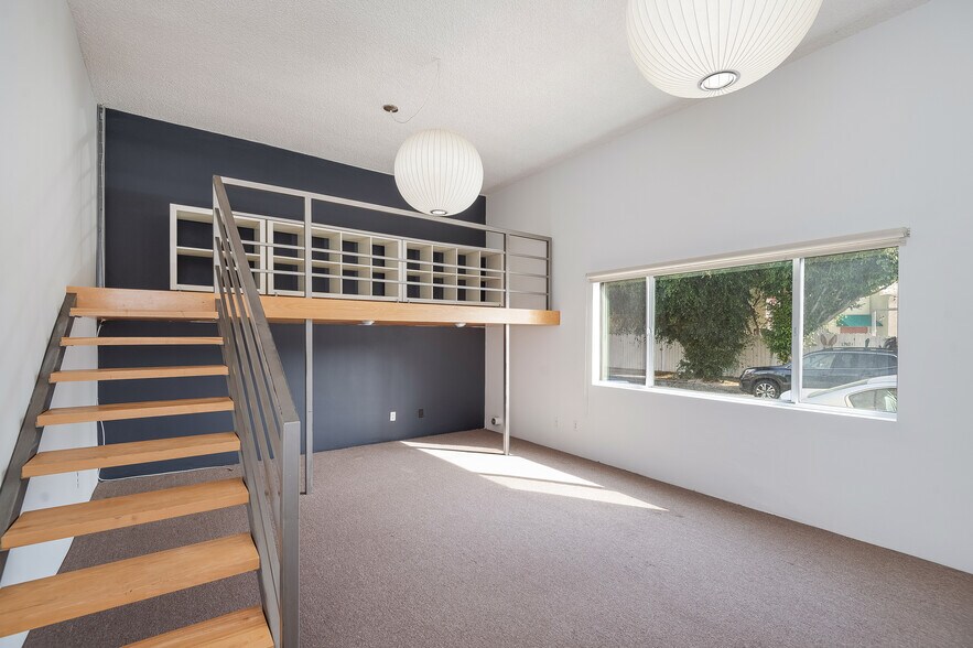 More Photos Of 503 Boccaccio Ave, Venice Loft Creative Space For Lease