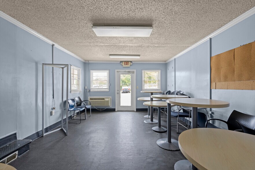 More Photos Of 10200 Veterans Memorial Hwy, Lithia Springs Auto Dealership For Sale