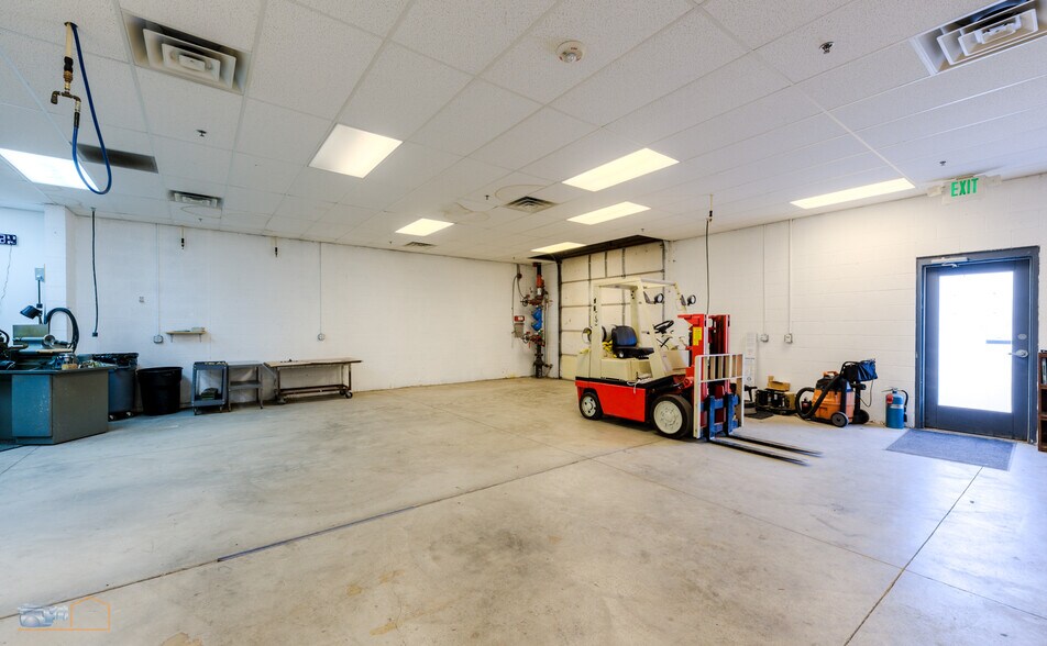 More Photos Of 1243 S Sherman Dr, Longmont Warehouse For Lease