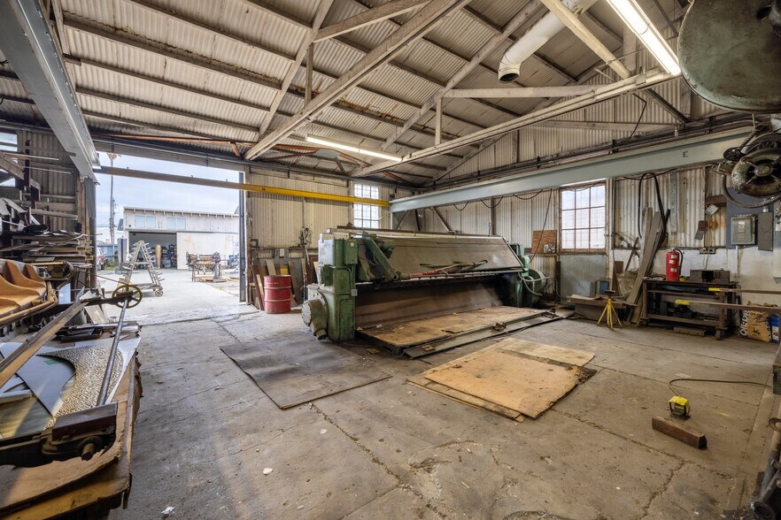 More Photos Of 2 17th St, Richmond Warehouse For Sale
