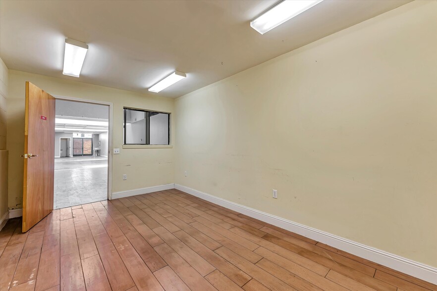 More Photos Of 1227 San Pablo Ave, Berkeley Storefront For Sale