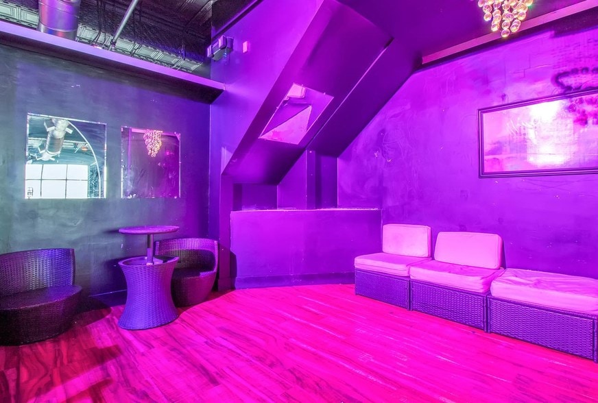 More Photos Of 228 Franklin St, Buffalo Bar For Sale