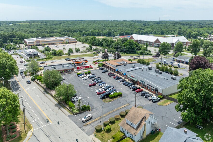 More Photos Of 131 Boston Post Rd, Waterford Freestanding For Sale