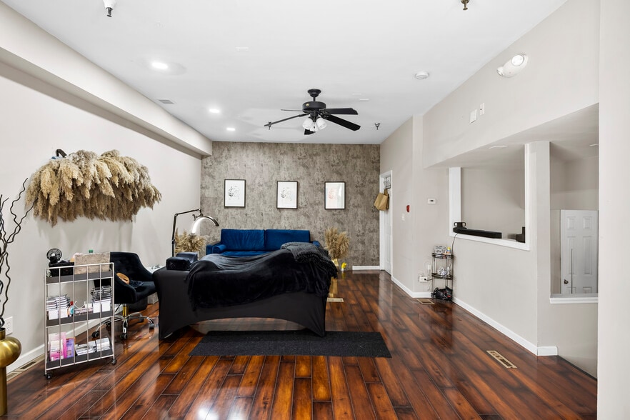 More Photos Of 82 N Pearl St, Albany Apartments For Sale