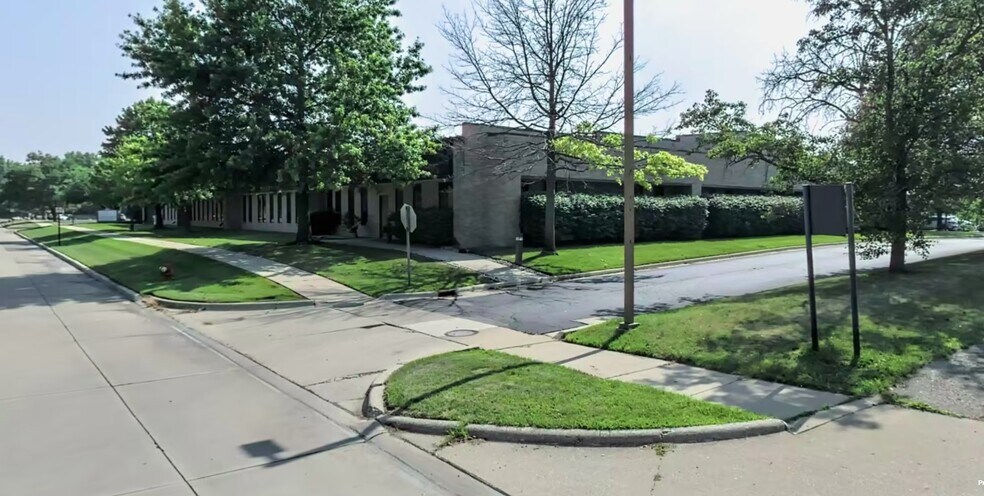 More Photos Of 30755 Montpelier Rd, Madison Heights Office For Sale