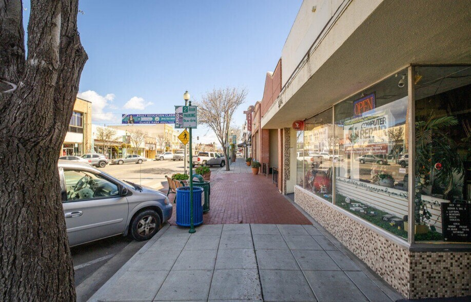 More Photos Of 924 E Main St, Santa Paula Storefront For Sale