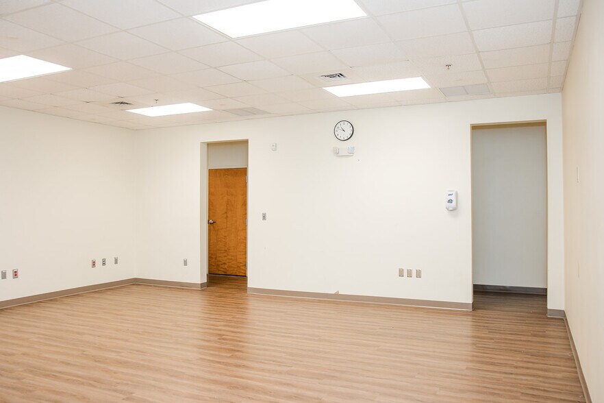 More Photos Of 101B Villa Dr, Daphne Medical For Lease