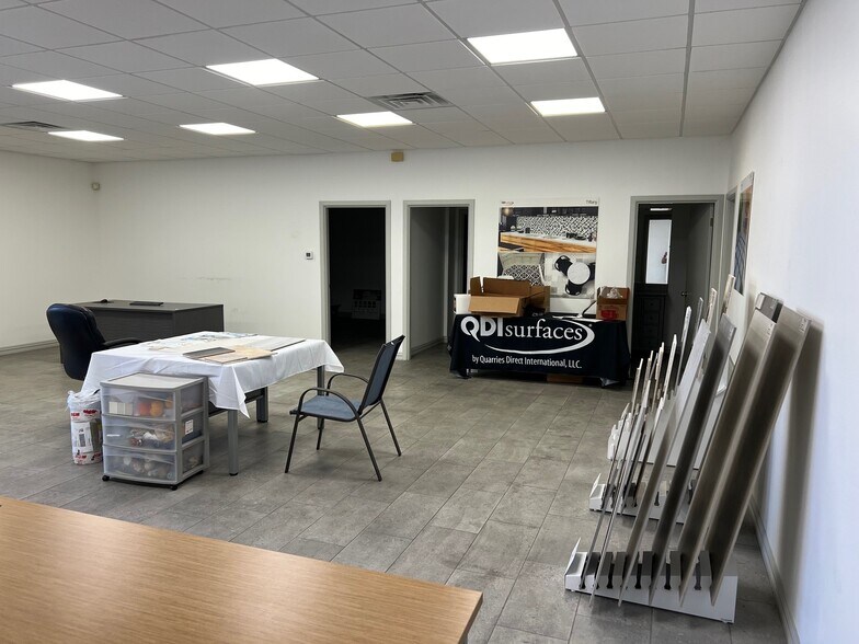 More Photos Of 2624 Andjon Dr, Dallas Manufacturing For Lease