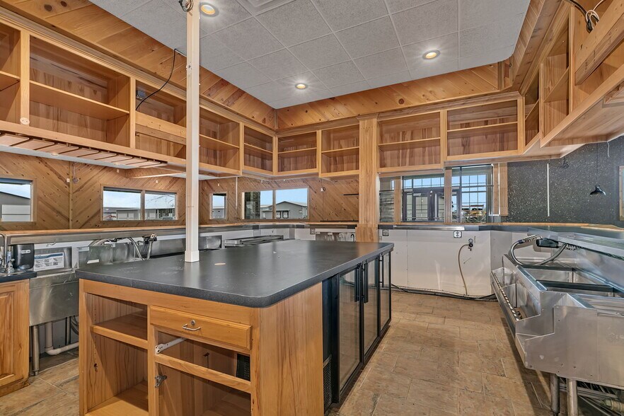 More Photos Of 14860 165th Ave, Becker Restaurant For Sale