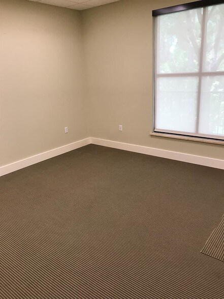 More Photos Of 862-868 102nd Ave N, Naples Office For Sale