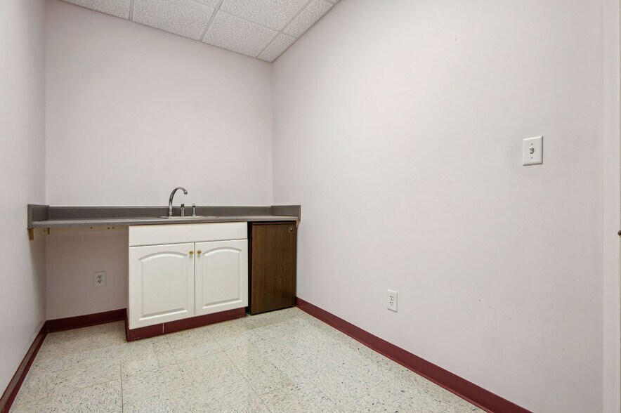 More Photos Of 43 Office Park Dr, Jacksonville Medical For Lease