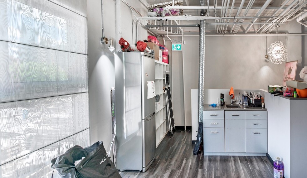 More Photos Of 1524 17 Av SW, Calgary Storefront Retail Residential For Sale
