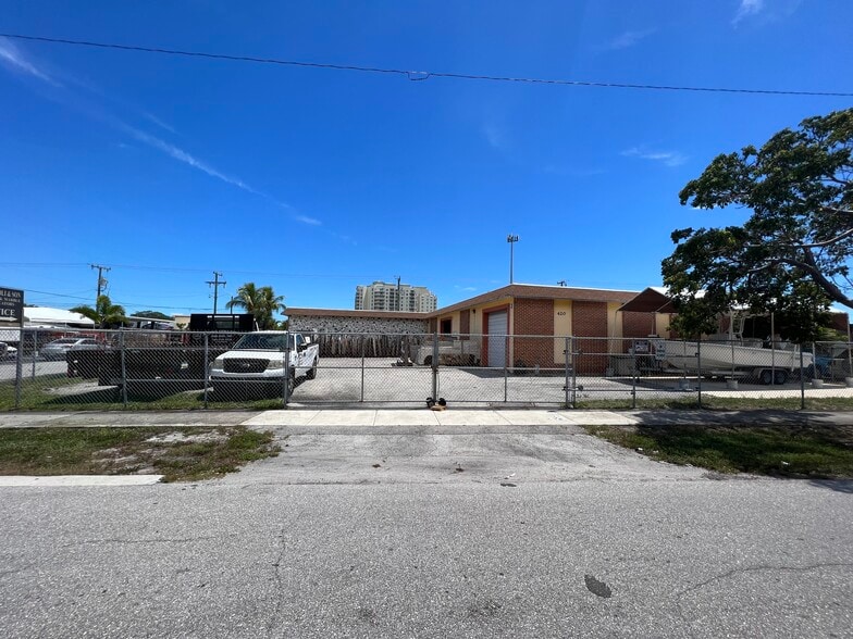 More Photos Of 420 NE 3rd St, Boynton Beach Manufacturing For Lease