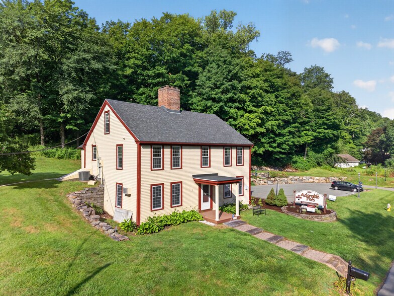 More Photos Of 1721 Saybrook Rd, Haddam Veterinarian Kennel For Sale