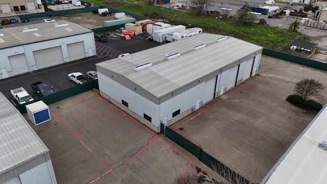 More Photos Of 7022-7026 W Pershing Ct, Visalia Warehouse For Lease
