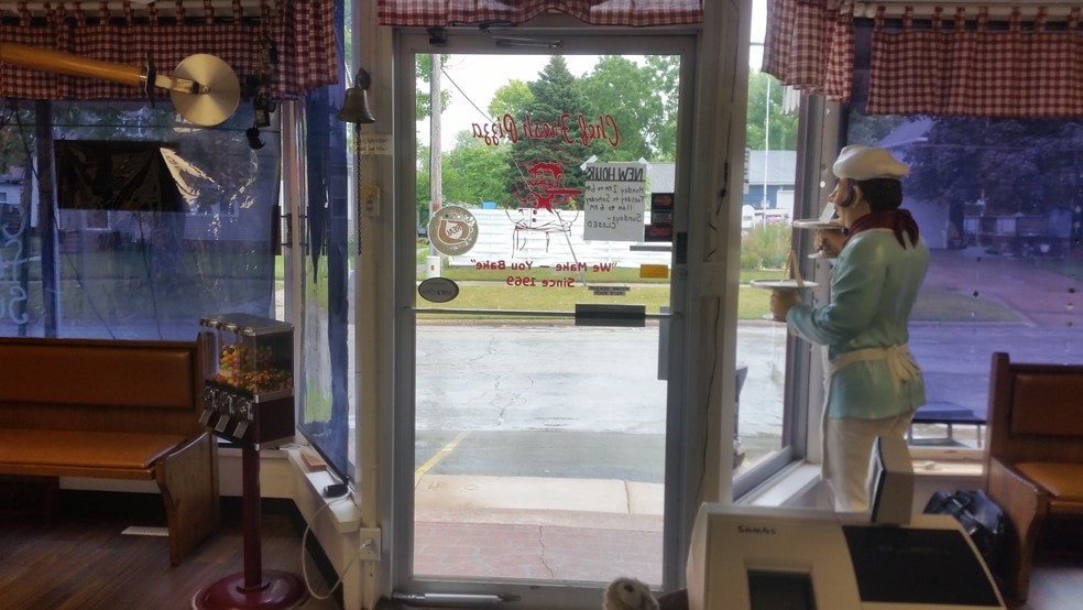 More Photos Of 204 Manitowoc St, Menasha Restaurant For Sale