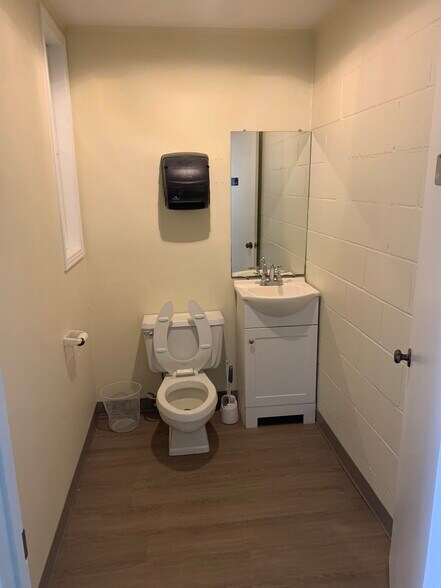 More Photos Of 123 E Plymouth Rd, Columbus Industrial For Lease