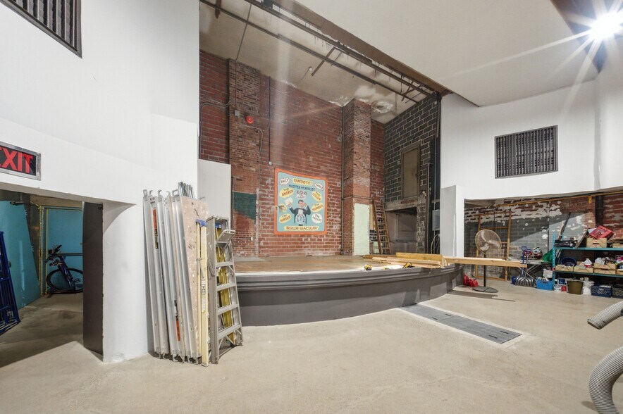 More Photos Of 195 Ottawa St N, Hamilton Storefront For Sale