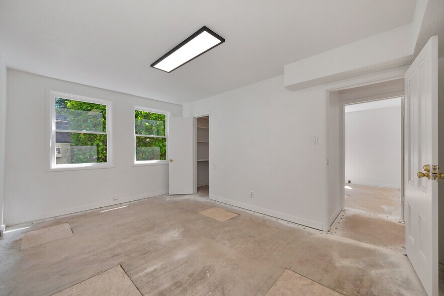 More Photos Of 1407-1409 Lincoln Way, Auburn Office For Sale