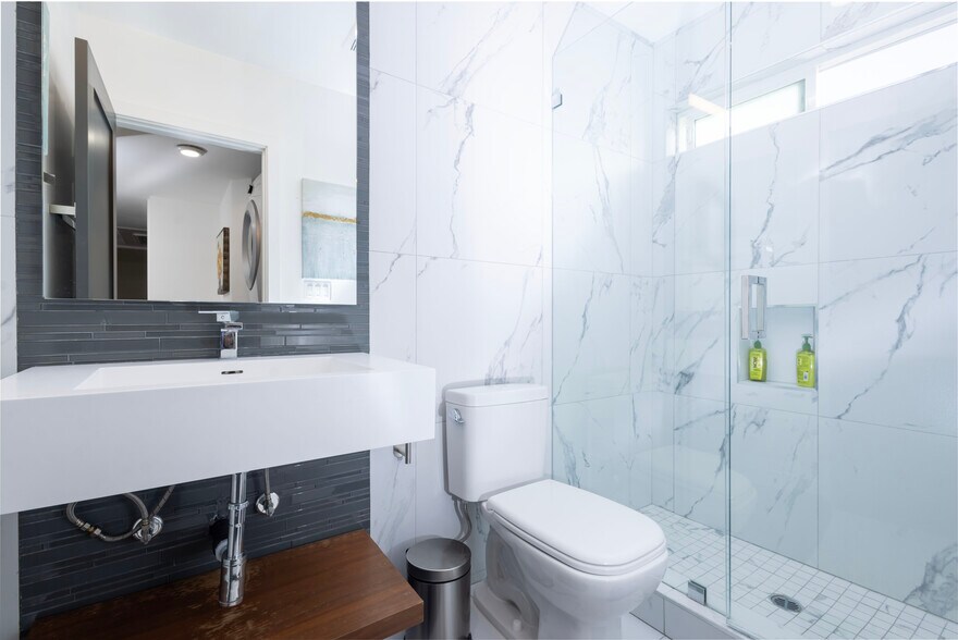 More Photos Of 1267 N Laurel Ave, West Hollywood Apartments For Sale