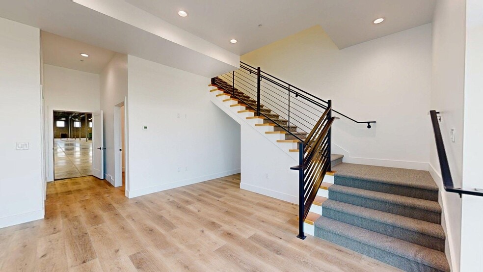 More Photos Of 1564 250 W, Spanish Fork Showroom For Sale