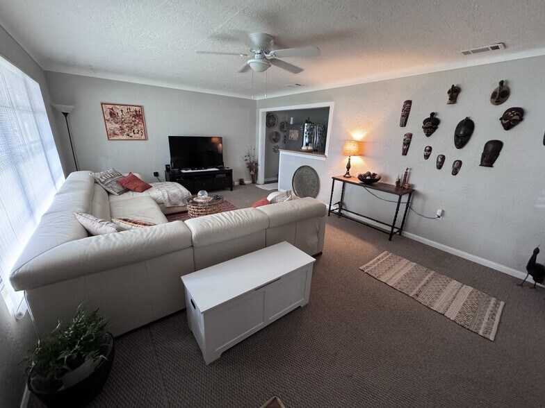 More Photos Of 2030 Bee Ridge Rd, Sarasota Office Residential For Sale