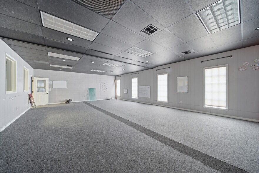 More Photos Of 7100 E 31st St, Tulsa Religious Facility For Sale