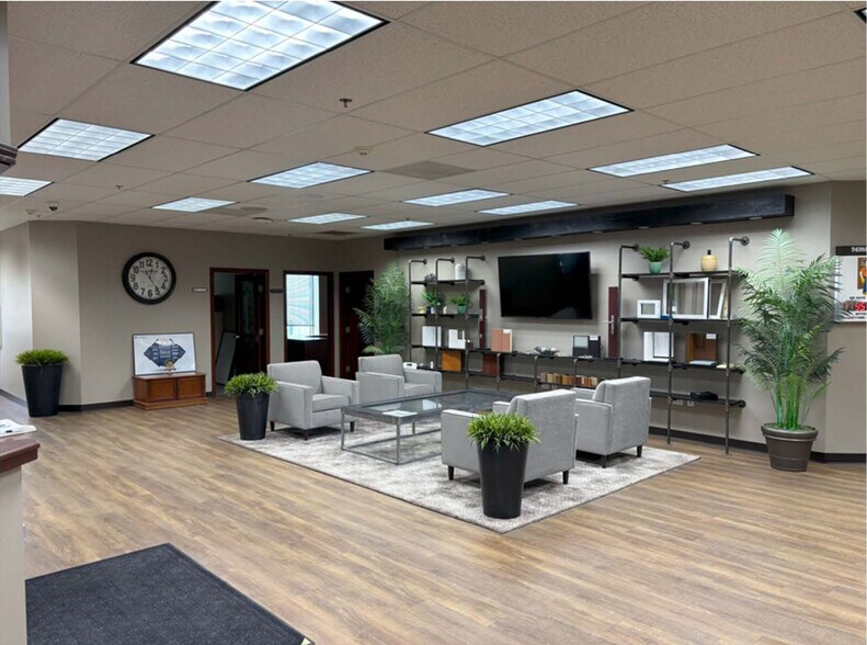 More Photos Of 118 Industrial Dr, Edgerton Warehouse For Sale