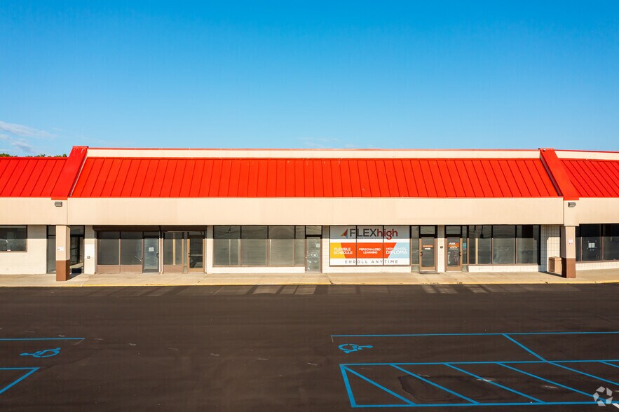 More Photos Of 4813-4945 Clio Rd, Flint Unknown For Lease