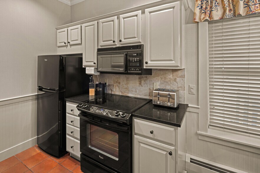 More Photos Of 18 Main St, Stowe Hotel For Sale