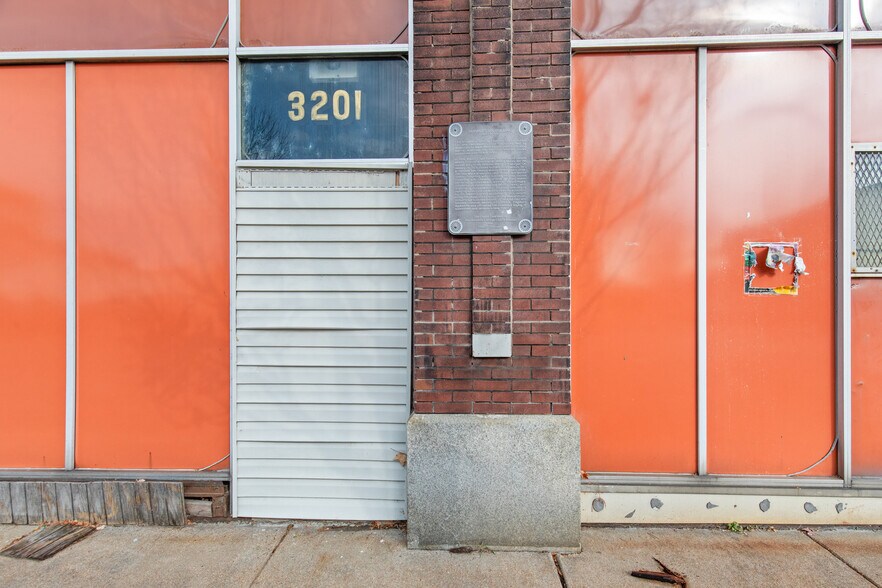 More Photos Of 3201 Locust St, Saint Louis Industrial For Sale
