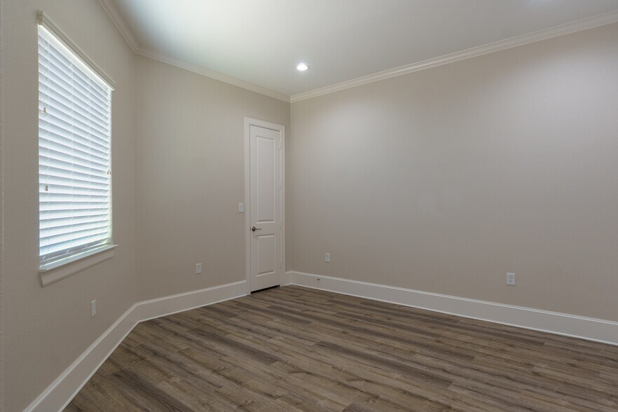 More Photos Of 19539 Champion Forest Dr, Spring Medical For Sale