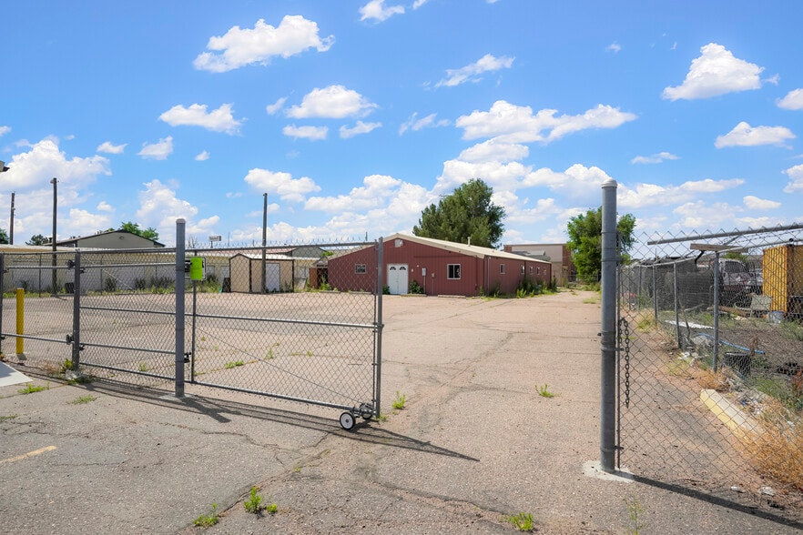 More Photos Of 110 W Walnut St, Brighton Industrial For Lease