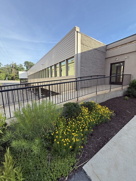 More Photos Of 1665 Washington Rd, Pittsburgh General Retail For Lease
