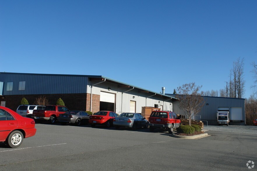 More Photos Of 18626 Starcreek Dr, Cornelius Light Distribution For Lease