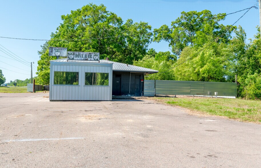More Photos Of 19510 NE US Hwy 301, Waldo Storefront Retail Office For Sale