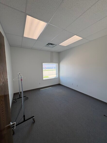 More Photos Of 66850 Executive Dr, Saint Clairsville Warehouse For Lease