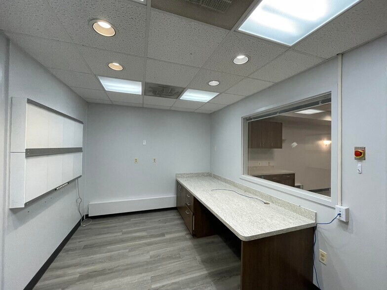 More Photos Of 11325 Pembrooke Sq, Waldorf Medical For Sale