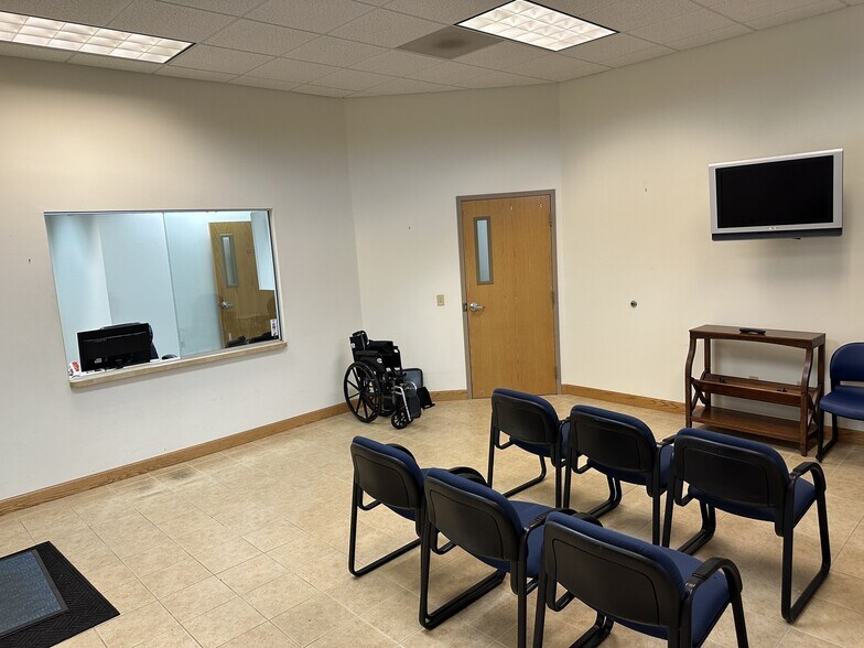 More Photos Of 461 Brown Blvd, Bourbonnais Medical For Lease