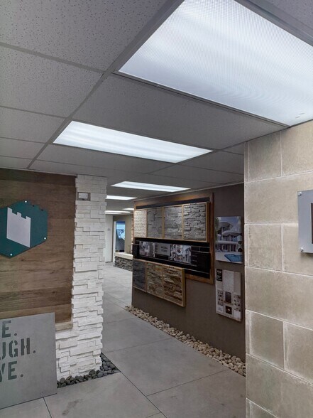 More Photos Of 2862-2898 NW 79th Ave, Miami Showroom For Lease