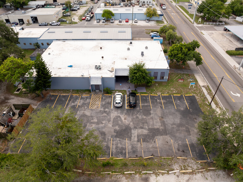 More Photos Of 1027 9th St W, Bradenton Shelter For Lease
