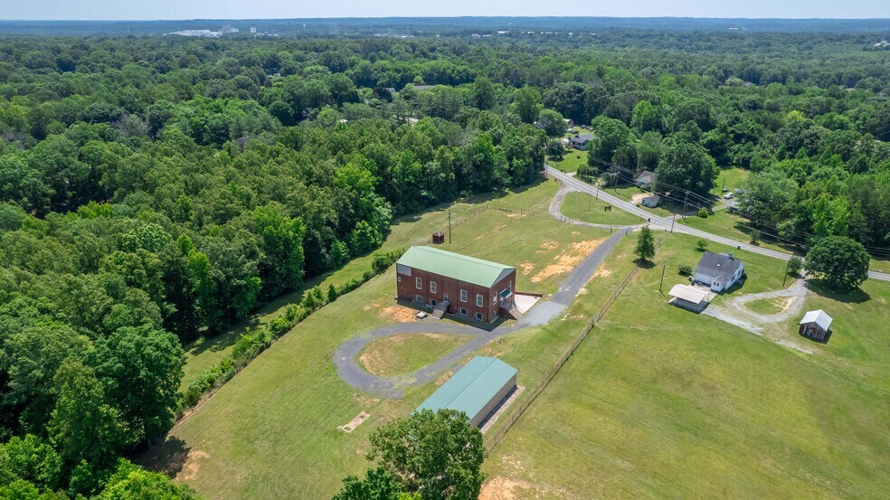 More Photos Of 217 E Aiken Rd, Eden Showroom For Lease